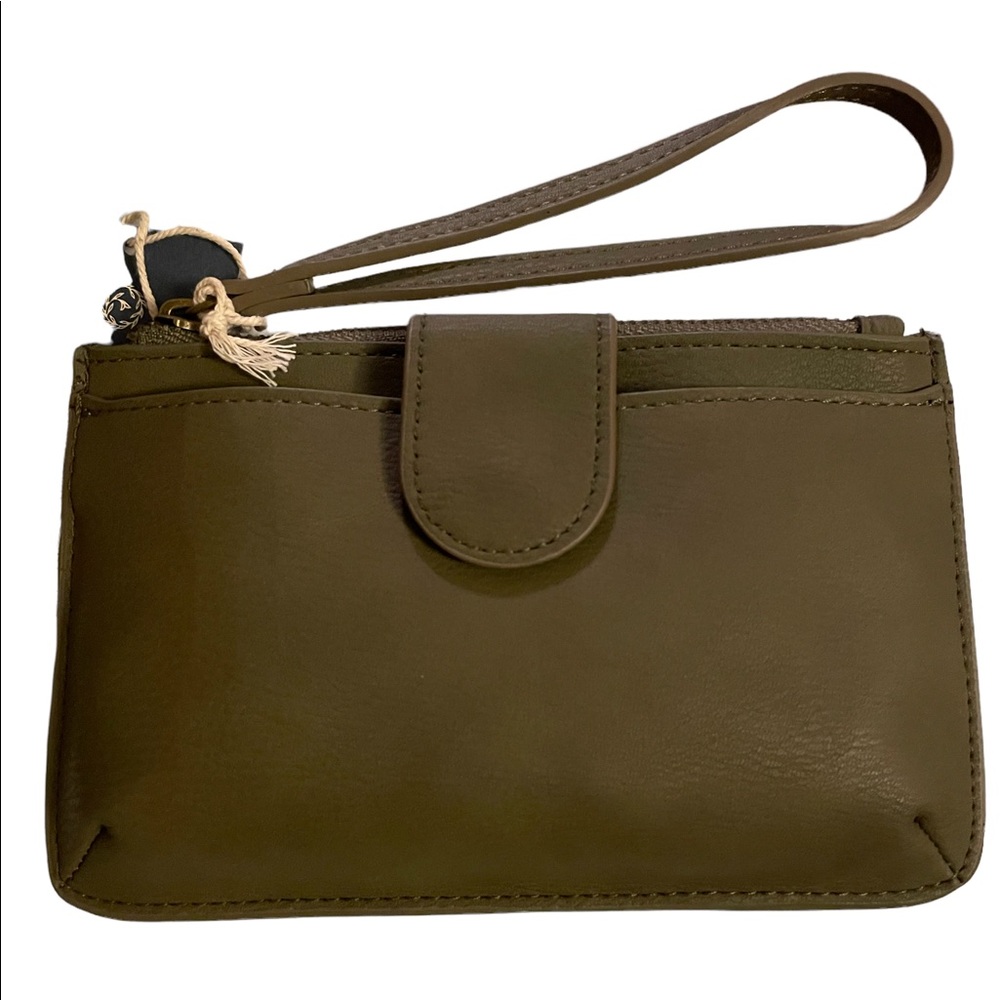 NWT universal thread wristlet